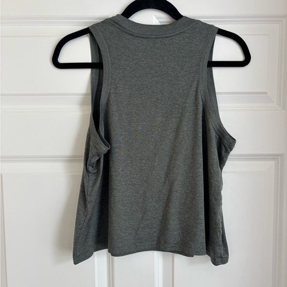 Vuori Energy Sleeveless Tank Top, Heathered Green. Women’s Large - Picture 4 of 5